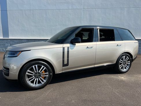 Used 2025 Land Rover Range Rover Long Wheelbase SE AWD/4WD image 1