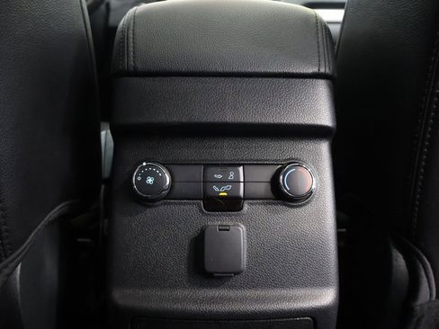 Used 2018 Ford Explorer XLT w/ Equipment Group 202A image 25