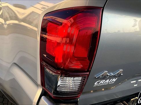 Used 2022 Toyota Tacoma SR AWD/4WD image 42