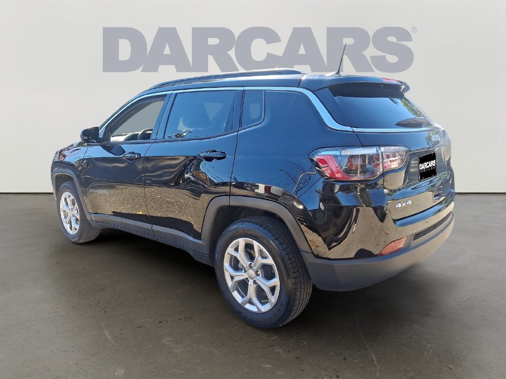 Used 2024 Jeep Compass Latitude AWD/4WD image 4
