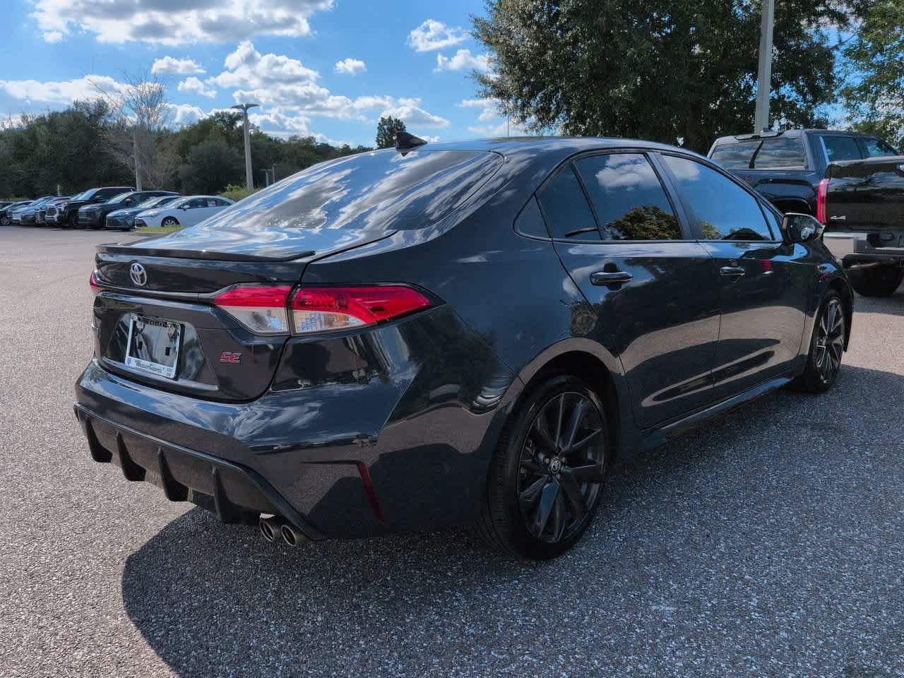 Used 2023 Toyota Corolla SE FWD image 6