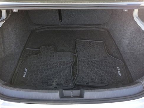 Certified 2025 Volkswagen Jetta Sport image 9