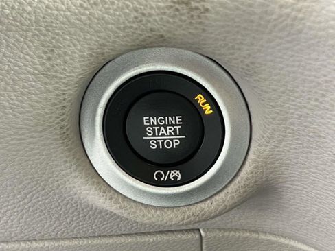 Certified 2022 Chrysler Pacifica Touring-L w/ Uconnect Theater Family Group image 26