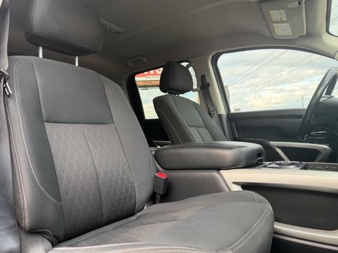 Used 2017 Nissan Titan SV AWD/4WD image 14