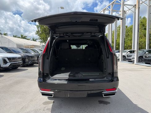 Used 2023 Cadillac Escalade ESV Premium Luxury RWD image 6