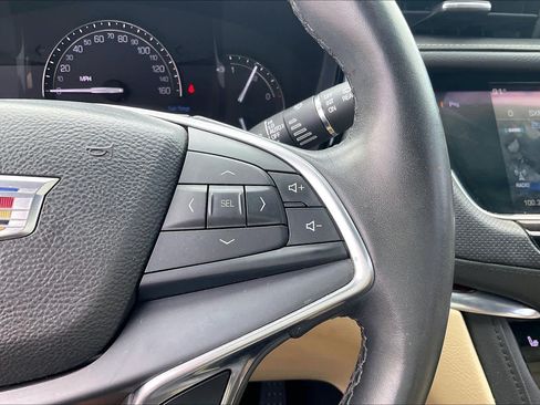 Used 2017 Cadillac XT5 Luxury FWD image 23