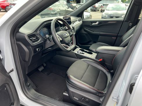 Used 2025 Ford Escape ST-Line AWD/4WD image 9