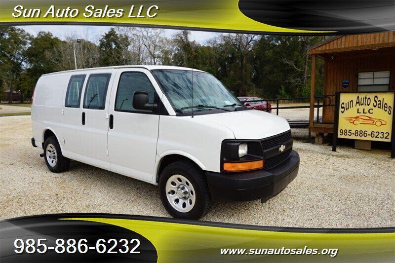 Used 2010 Chevrolet Express 1500 RWD image 1