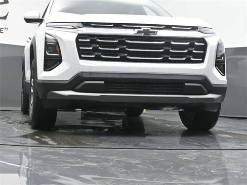 New 2026 Chevrolet Equinox LT w/ LPO, Floor Liner Package image 3