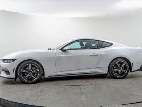 Used 2024 Ford Mustang Premium image 3