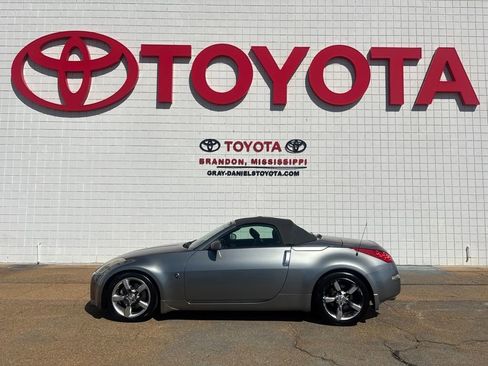 Used 2006 Nissan 350Z Touring image 2