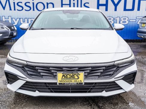 Certified 2025 Hyundai Elantra SE w/ Cargo Package image 2