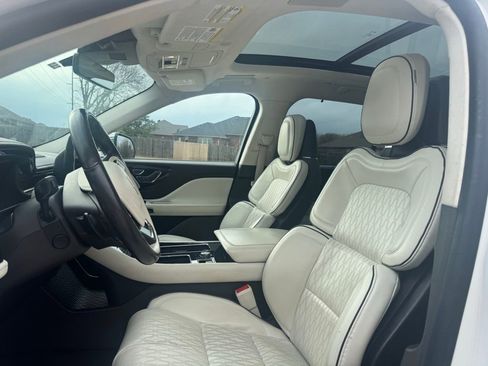 Used 2022 Lincoln Aviator Black Label w/ Dynamic Handling Package image 9