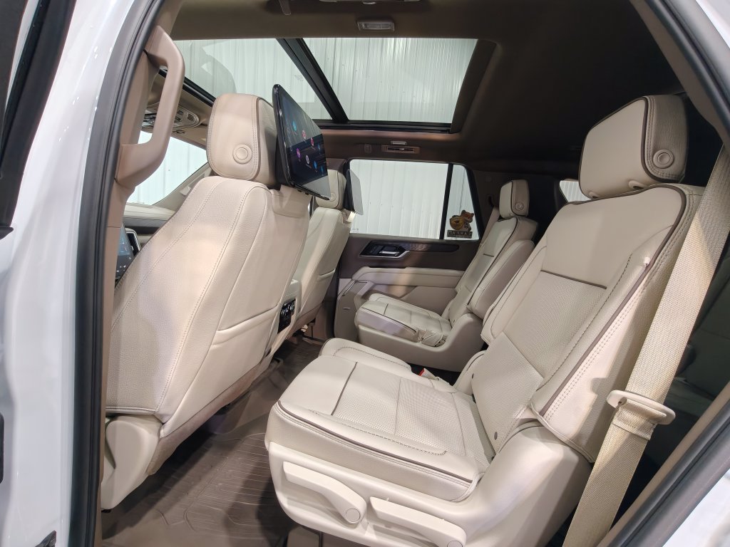 Used 2026 GMC Yukon Denali w/ Advanced Technology Package AWD/4WD image 33