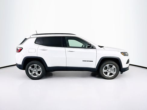 Used 2023 Jeep Compass Latitude AWD/4WD image 10