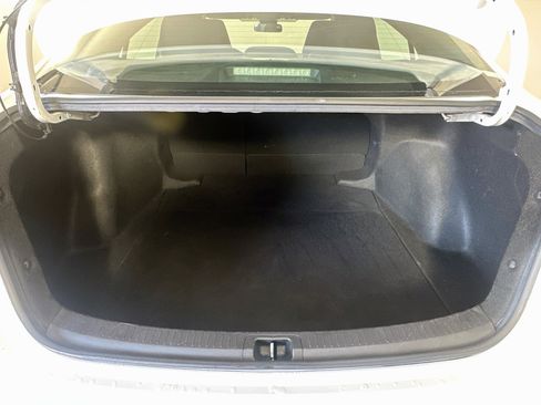 Used 2020 Toyota Corolla LE FWD image 26
