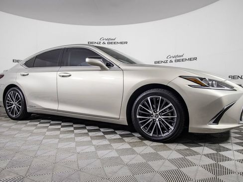 Used 2022 Lexus ES 300h w/ Premium Package FWD image 2