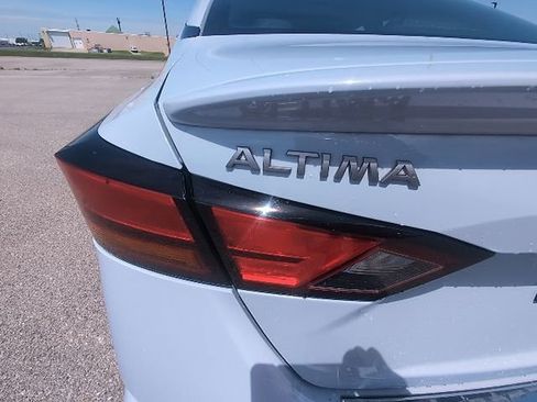 Used 2023 Nissan Altima 2.5 SR w/ SR Premium Package FWD image 8