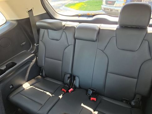 Certified 2024 Kia Telluride EX w/ EX Captain's Chair Package FWD image 13