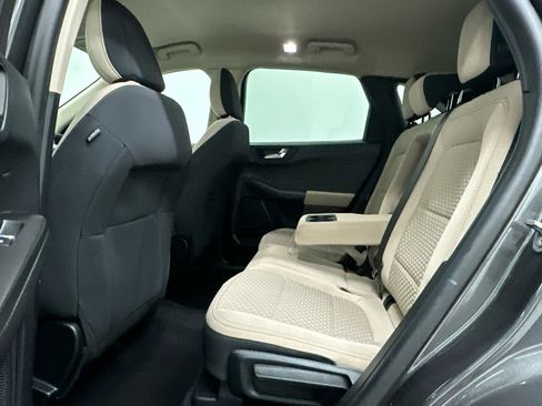 Used 2020 Ford Escape SE image 15