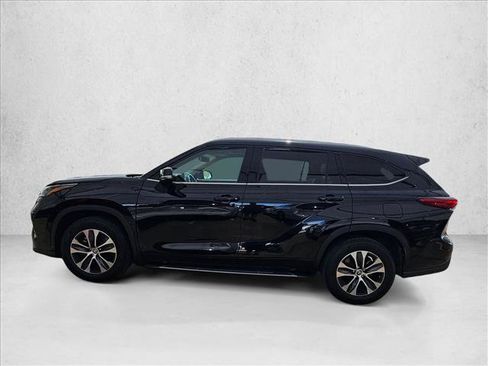 Used 2022 Toyota Highlander XLE FWD image 8