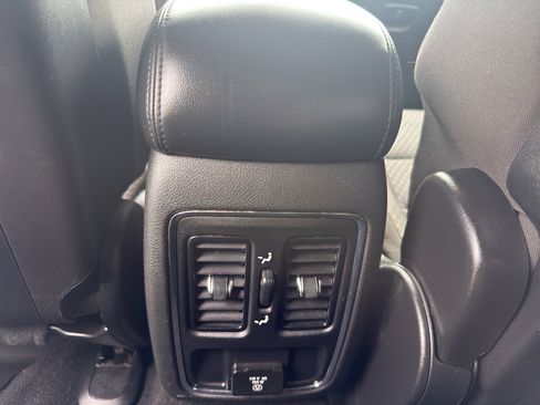 Used 2021 Jeep Grand Cherokee Laredo w/ Security & Convenience Group AWD/4WD image 31