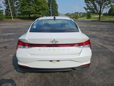 Used 2022 Hyundai Elantra SEL w/ Cargo Package FWD image 5