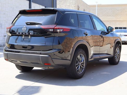 Used 2024 Nissan Rogue S FWD image 3