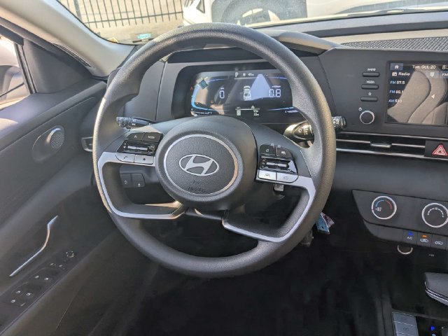Used 2026 Hyundai Elantra SE FWD image 18
