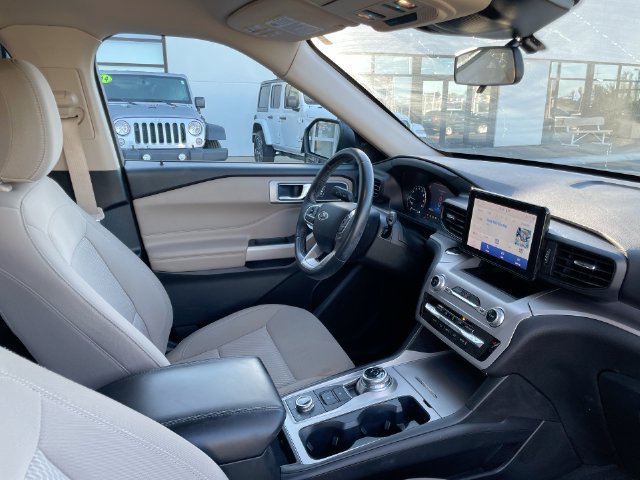 Used 2022 Ford Explorer XLT AWD/4WD image 16