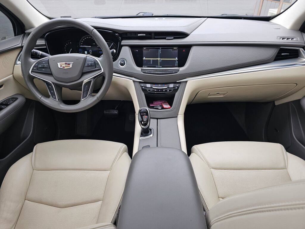 Used 2018 Cadillac XT5 Premium Luxury AWD/4WD image 19