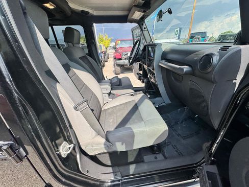 Used 2010 Jeep Wrangler Unlimited Rubicon AWD/4WD image 24