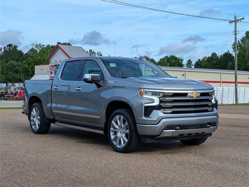 Used 2025 Chevrolet Silverado 1500 High Country AWD/4WD image 8