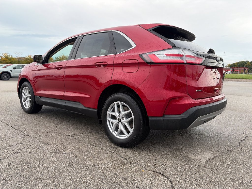 Used 2024 Ford Edge SEL w/ Convenience Package AWD/4WD image 5