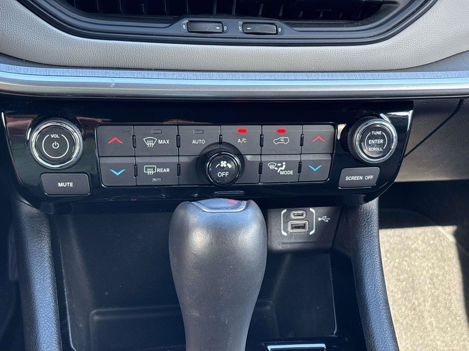 Certified 2025 Jeep Compass Limited AWD/4WD image 24