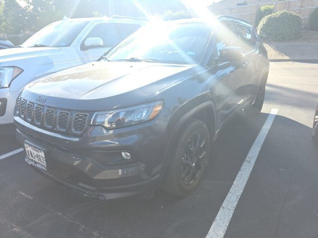 Used 2024 Jeep Compass Latitude w/ Altitude Special Edition AWD/4WD image 13