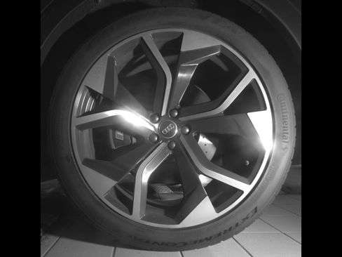 Certified 2022 Audi RS Q8 w/ Carbon Optic Package AWD/4WD image 11