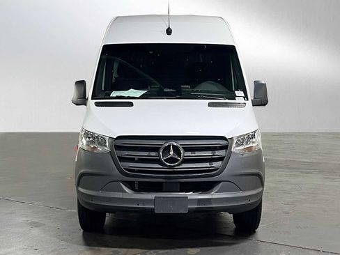 Used 2025 Mercedes-Benz Sprinter 2500 image 8