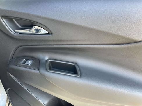Used 2023 Chevrolet Equinox LT FWD image 9
