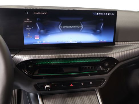 Used 2025 BMW 330i xDrive Sedan image 5