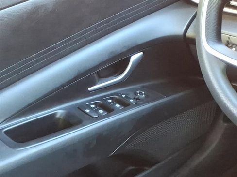 Used 2021 Hyundai Elantra SEL image 15