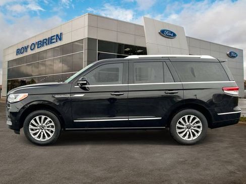 Used 2024 Lincoln Navigator Premiere image 2