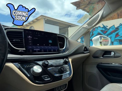 Used 2021 Chrysler Pacifica Touring-L FWD image 20