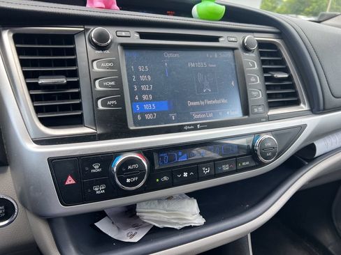 Used 2015 Toyota Highlander XLE AWD/4WD image 9