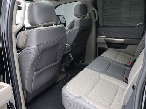 Used 2025 Ford F250 Platinum w/ Platinum Plus Package image 19