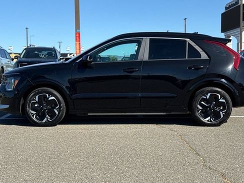 Certified 2024 Kia Niro Wind FWD image 9