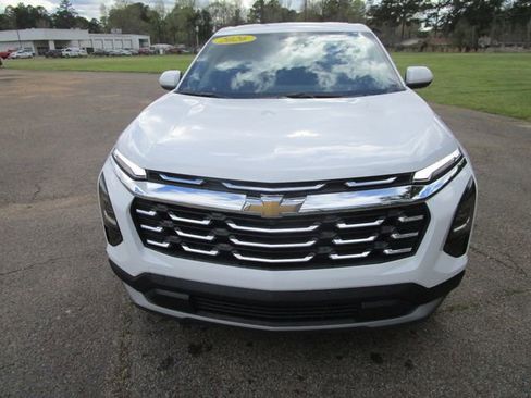 New 2026 Chevrolet Equinox LT w/ Convenience Package II FWD image 4