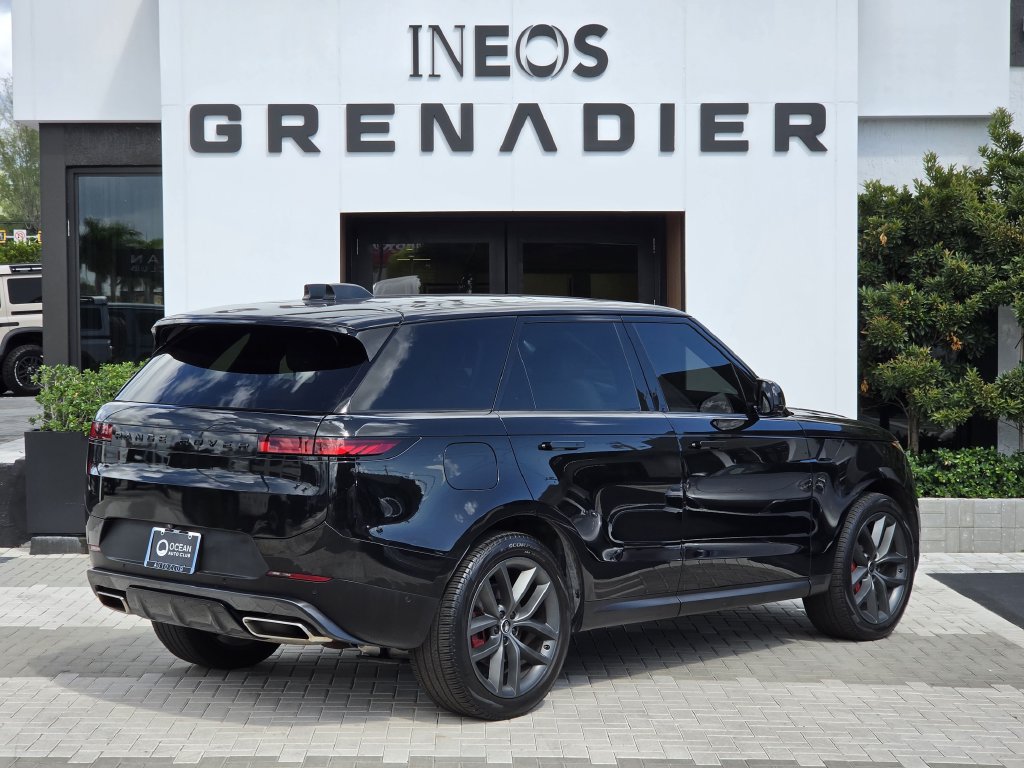 Used 2025 Land Rover Range Rover Sport SE AWD/4WD image 4