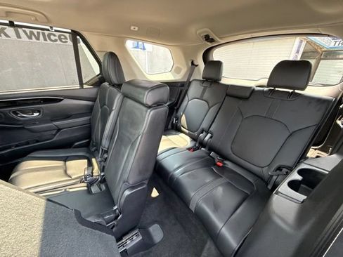 Certified 2025 Honda Pilot Touring image 12