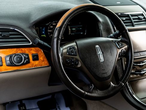 Used 2012 Lincoln MKX AWD image 25